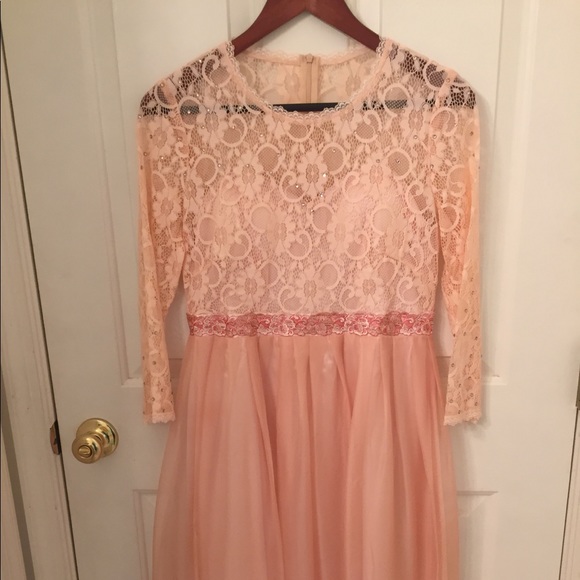 Peach gown with Swarovski embellishments! - Picture 2 of 7